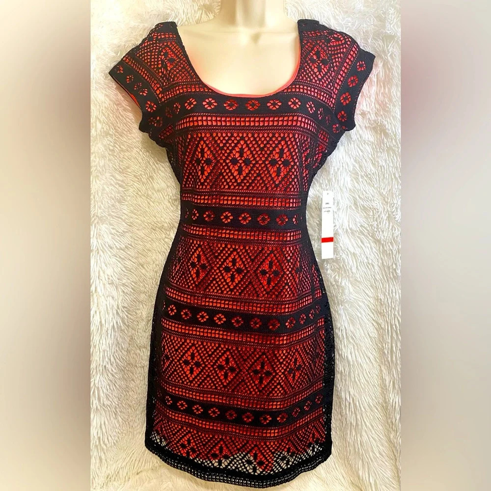 Snap Salmon / Black Zip up Dress. New with Tag. Size M.